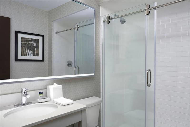 Four Points By Sheraton Kitchener-Ватерлоо Экстерьер фото